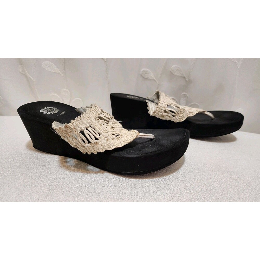 YELLOW BOX WOMENS 9 WHITE CROCHET SANDALS FOAM WEDGE THONG SPRING SUMMER STYLISH